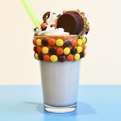 Big Buns - Reeses Shake of the Month