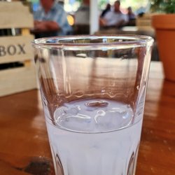 Neo - Ein Ouzo aufs Haus beendet einen uneinheitlichen ersten Eindruck