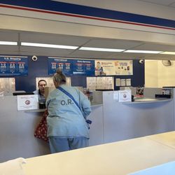 US Post Office - No staff here as you see in the picture
