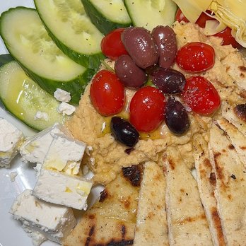 The Biltmore Bar & Grille - Mezze plate - Pubs Near Me - Newton, Massachusetts