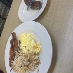 Yale Street Grill & Gifts - 2 egg breakfast