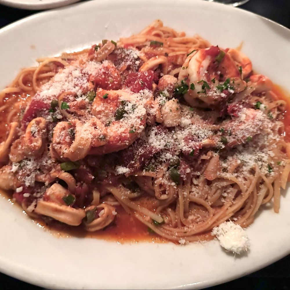 Castelli's - Linguine Di Mare - Italian Near Me - Palm Desert, California