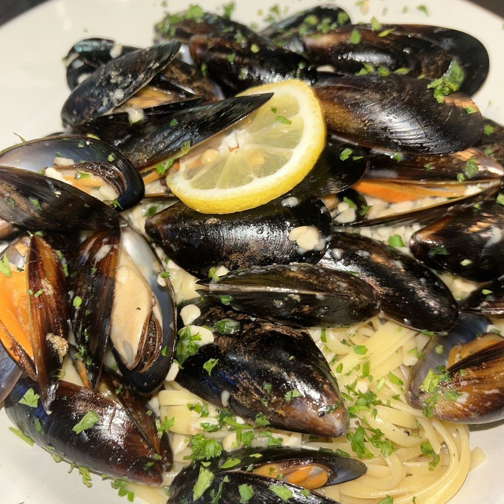Ale Pie House - Ale Clams Pasta (Substitute Mussels) - Italian Near Me - Orange Park, Florida Ale Pie House - Ale Clams Pasta (Substitute Mussels) - Italian Near Me - Orange Park, Florida