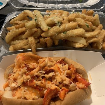 Pauli's - Hot lobster roll with garlic fries - Sandwiches Near Me - Boston, Massachusetts