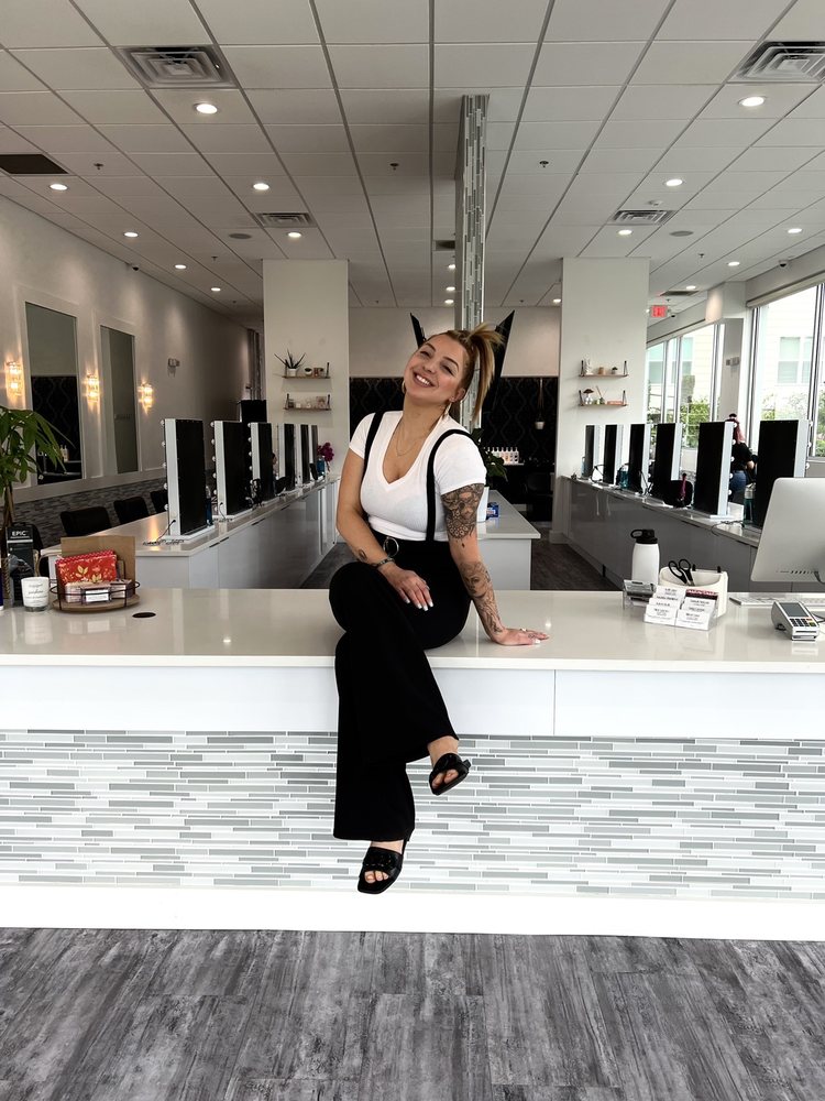 Dellaria Salon Image