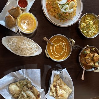 Layla's Kitchen - Vegetable Samosa Chicken Tikka Tandoori Chicken Tikka Masala Garlic Naan - Indian Near Me - Columbus, Ohio Layla's Kitchen - Vegetable Samosa Chicken Tikka Tandoori Chicken Tikka Masala Garlic Naan - Indian Near Me - Columbus, Ohio