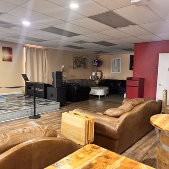 Nomlas Cafe - Plenty of seating - Coffee & Tea Near Me - Sacramento, California