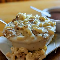 Knuckleheads Kafe - Original Mac n cheese, added chicken, side of baked beans