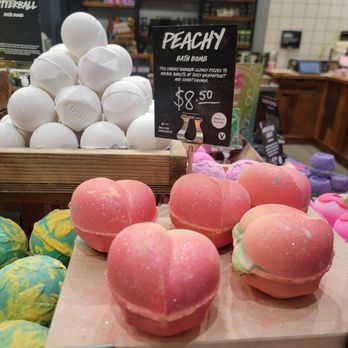 Lush - Naperville - Cosmetics & Beauty Supply Near Me - Naperville, Illinois