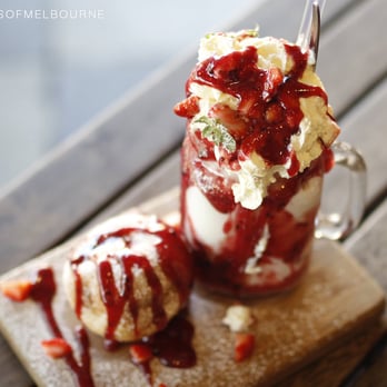 La Roche Cafe - Strawberry Milkshake - Restaurants Near Me - St Kilda, VIC