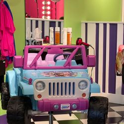 Sharkey's Cuts For Kids - Girls cutting station