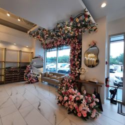 Executive Nails & Spa West University - Everythings coming up roses