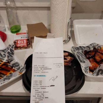 Smokey Bones - 16 wings .......only ordered 8 and a pulled pork - Barbeque Near Me - Virginia Beach, Virginia