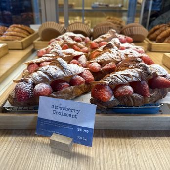 Paris Baguette - Strawberry Croissant - Bakeries Near Me - Phoenix, Arizona Paris Baguette - Strawberry Croissant - Bakeries Near Me - Phoenix, Arizona