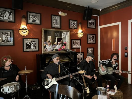21st Amendment Bar at La Louisiane by null