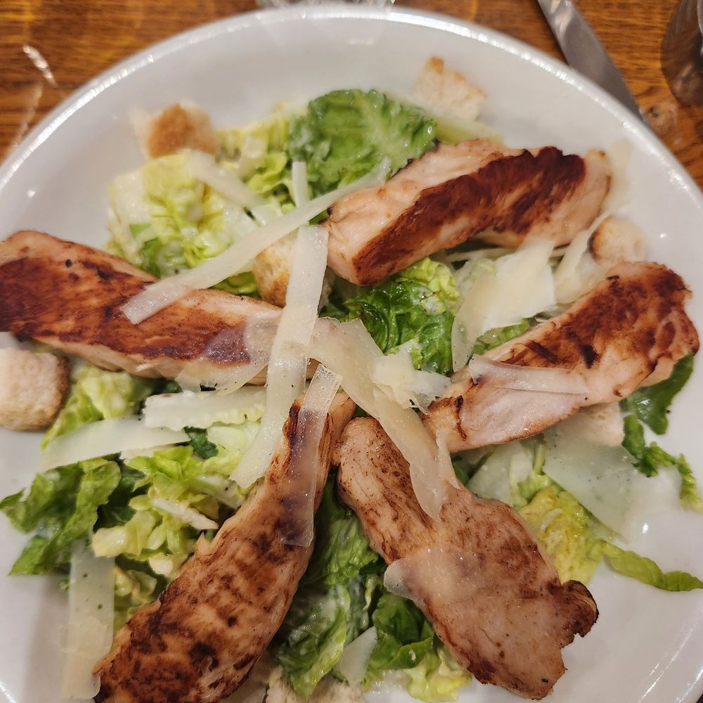 Schwartz's Deli - Large Ceasar salad (16€) - Burgers Near Me - Paris, 75 Schwartz's Deli - Large Ceasar salad (16€) - Burgers Near Me - Paris, 75
