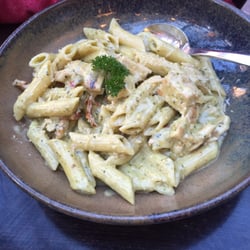 Urban Kitchen & Grill - Chicken & pesto pasta