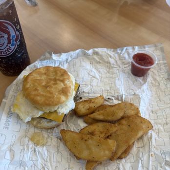 Wendy's - Burgers Near Me - Amelia, Ohio