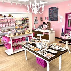 Woof Gang Bakery & Grooming - The shoppe on West Bay near Bonefish Grill