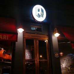 Rato - Fachada - Esperando a @javevalle en @ratocafegarage