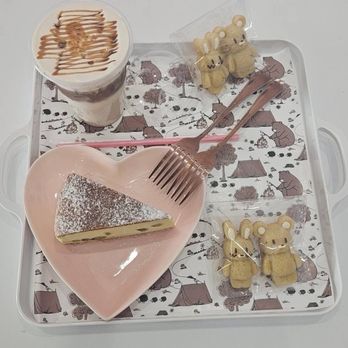Somemore LA - Cuteness overload - Desserts Near Me - Los Angeles, California Somemore LA - Cuteness overload - Desserts Near Me - Los Angeles, California