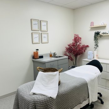True Skin Spa - Facial Room - Beauty & Spas Near Me - Bloomingdale, Illinois True Skin Spa - Facial Room - Beauty & Spas Near Me - Bloomingdale, Illinois