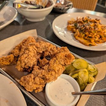 Lo & Behold Bar And Kitchen - Almost famous chicken tendies - Cocktail Bars Near Me - Healdsburg, California Lo & Behold Bar And Kitchen - Almost famous chicken tendies - Cocktail Bars Near Me - Healdsburg, California