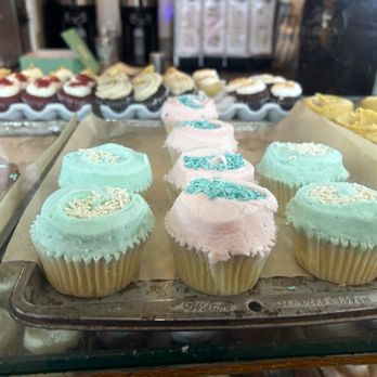 Bird Bakery - Cupcakes - Desserts Near Me - San Antonio, Texas