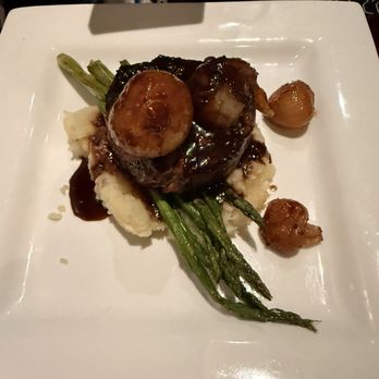 Hurricane Restaurant - Beef tenderloin with asparagus and mashed potato - Seafood Near Me - Kennebunkport, Maine
