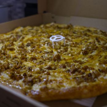 Boardwalk Vegan - Dante's Inferno Pizza!  Bangin!  Chicken, Boardwalk hot sauce, fried onions, cheese and ranch dressing! - Pizza Near Me - Havertown, Pennsylvania