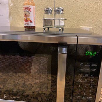 Truckee Donner Lodge - Breakfast area microwave. - Hotels Near Me - Truckee, California Truckee Donner Lodge - Breakfast area microwave. - Hotels Near Me - Truckee, California