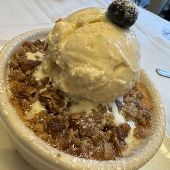 Bis on Main - Apple Crisp - New American Near Me - Bellevue, Washington Bis on Main - Apple Crisp - New American Near Me - Bellevue, Washington