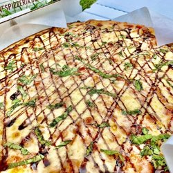 Carbone's Pizzeria - Margherita