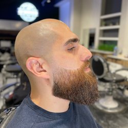 Deauville Au Masculin - A clean beard line.