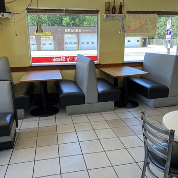 Pappy's - Inside seating/dining area - American Near Me - Saint Paul, Minnesota