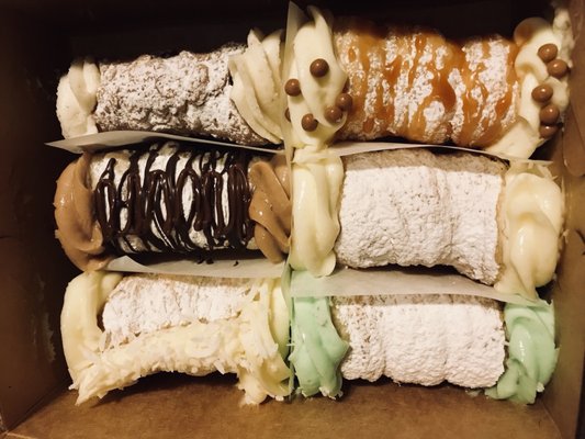 Cannoli Queens by null