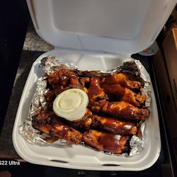 Holy Pie! Pizzeria - Chicken wings bar b que