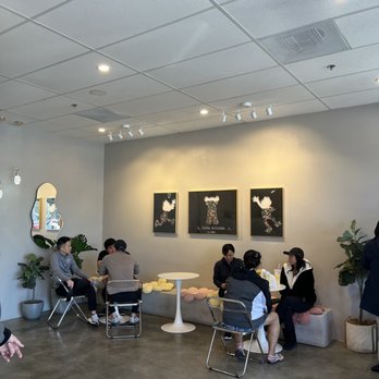 Moomo Tea - seating area - Bubble Tea Near Me - Sunnyvale, California Moomo Tea - seating area - Bubble Tea Near Me - Sunnyvale, California