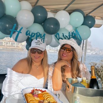 PCH Electric Boats - Great service  Boat with Bluetooth the center table is perfect for drinks and snacks and you have access outside the boat with 2 seating - Boating Near Me - Huntington Beach, California