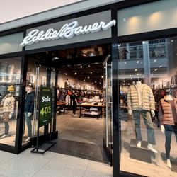 Eddie Bauer - Entrance to store in fall