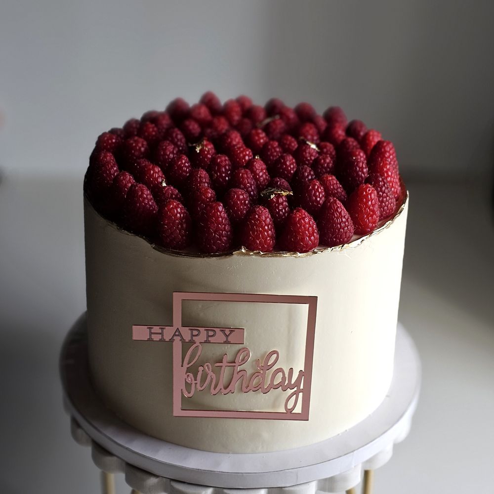 Love N Macarons Logo