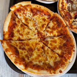 Singas Famous Pizza - Cheese pie