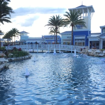 Tampa Premium Outlets - Love the fountains - Outlet Stores Near Me - Lutz, Florida Tampa Premium Outlets - Love the fountains - Outlet Stores Near Me - Lutz, Florida