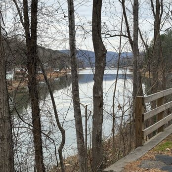 LakeHouse Restaurant - New American Near Me - Lake Lure, North Carolina