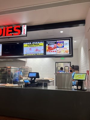 Blondie’s Pizza by null