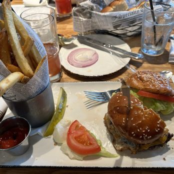 The Barrel Club - Barrel burger - New American Near Me - Oak Lawn, Illinois The Barrel Club - Barrel burger - New American Near Me - Oak Lawn, Illinois