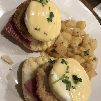 Frizzle Chicken Cafe - Southern Benny - Breakfast & Brunch Near Me - Pigeon Forge, Tennessee