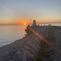 Beaver Park Marina - Light house at subset