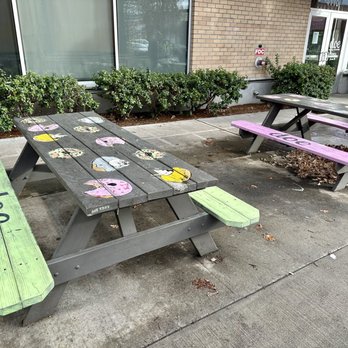 Doe Donuts - Outdoor Seating - Donuts Near Me - Portland, Oregon