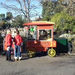 Popcorn cart to the left of the Mark Twain / Columbia dock Popcorn cart to the left of the Mark Twain / Columbia dock
